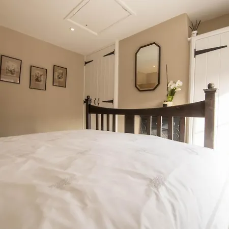 1 School Lane Holiday home